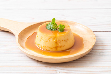 自制焦糖奶油布丁照片