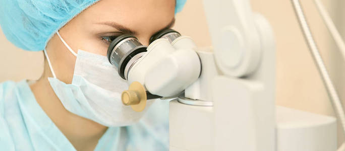 眼科激光显微镜手术.门诊室.病人的眼睛治疗.近视与白内障摘除术照片