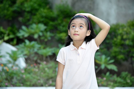 一个令人不安的未成年女孩图片