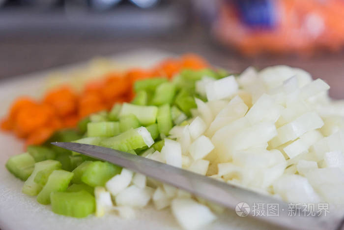 新鲜切碎的生蔬菜