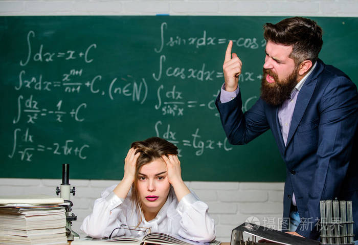 关于学习的争论.冲突局势.学校冲突.要求很高的讲师.