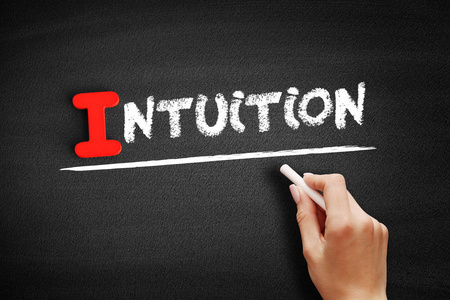 行动怀疑,引导的直觉孤立在黑暗的背景上单词文字文本用户经验直觉的