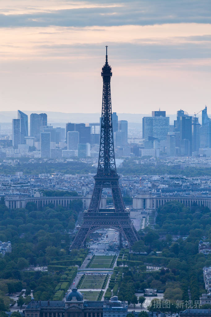 浪漫目的地法国巴黎埃菲尔铁塔鸟瞰图