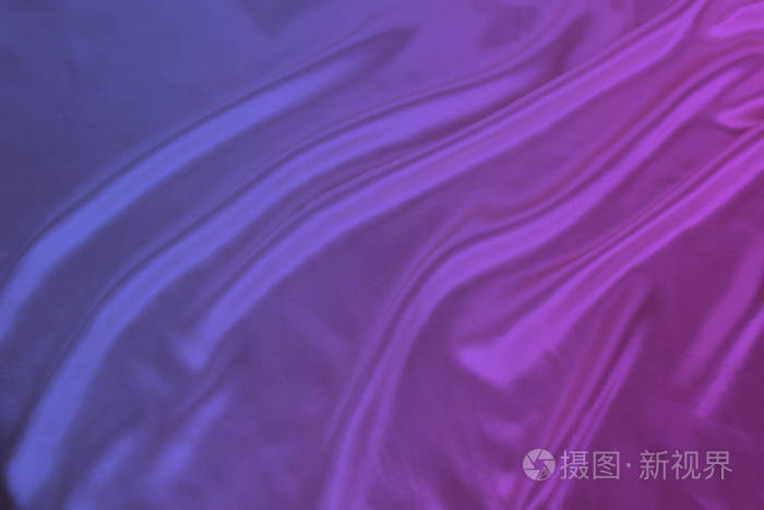 柔和的褶皱在亮紫色闪亮的丝绸上,奢华的概念,背景为设计师,水平,特写