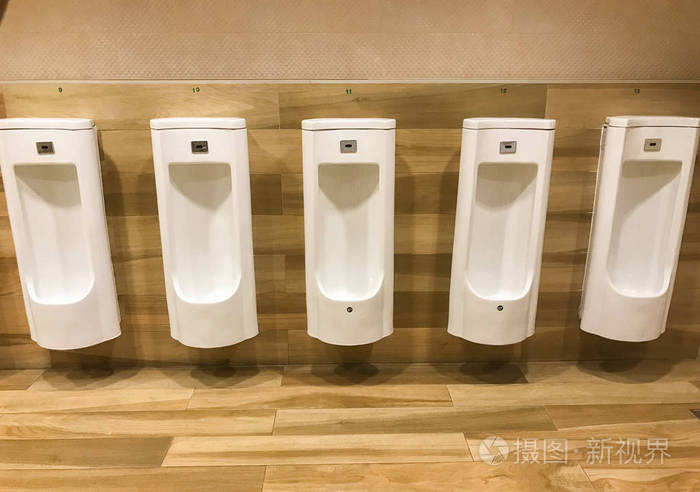 泰国公共现代干净男厕