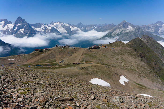 在大高加索,北高加索地区,从多姆湾附近的山上了望台上可以看到远足或