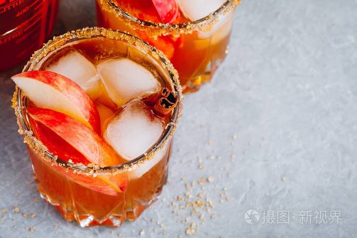 cinnamon apple cider mimosa cocktail for halloween or thanksgivi