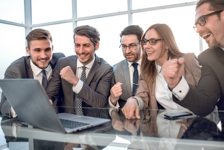 请举手的表情包图片