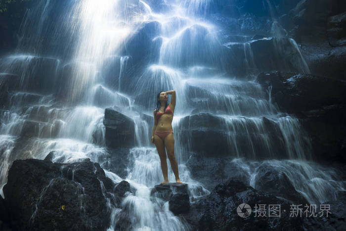 美女比基尼韩国游泳图片