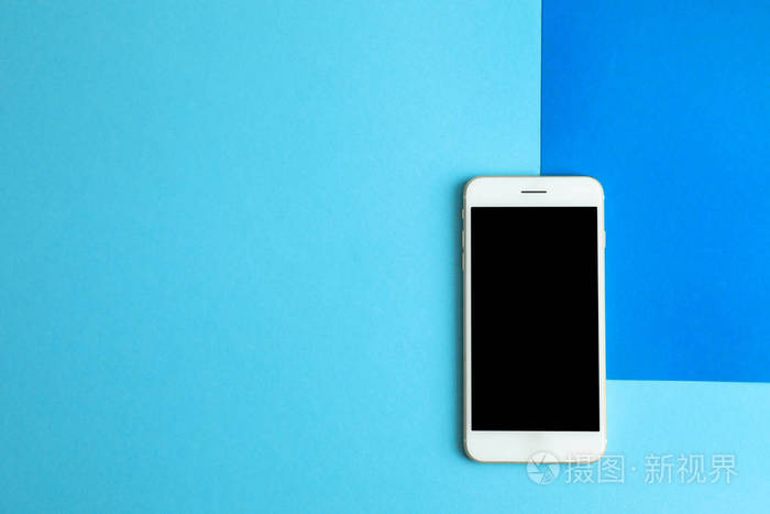 蓝色背景的现代手机俯视图文本空间