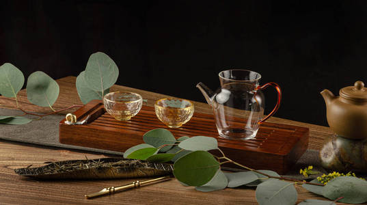 茶几用器具茶壶茶杯和茶神普洱图片