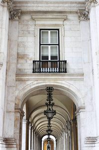 里斯本商业广场周围的柱廊图片