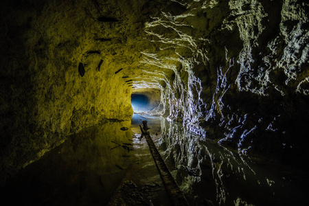 废弃的铁路隧道图片-废弃的铁路隧道素材-废弃的铁路隧道插画-摄图新