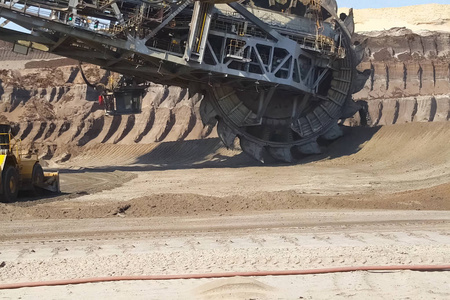 采石矿劳动者图片