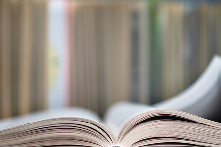 ppt结束页展开的书,页面的结束视图.照片