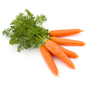 白底切块上孤立叶的胡萝卜蔬菜照片