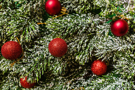 圣诞树树枝特写,新年概念.网页设计水平横幅.贺卡,圣诞庆祝2020.