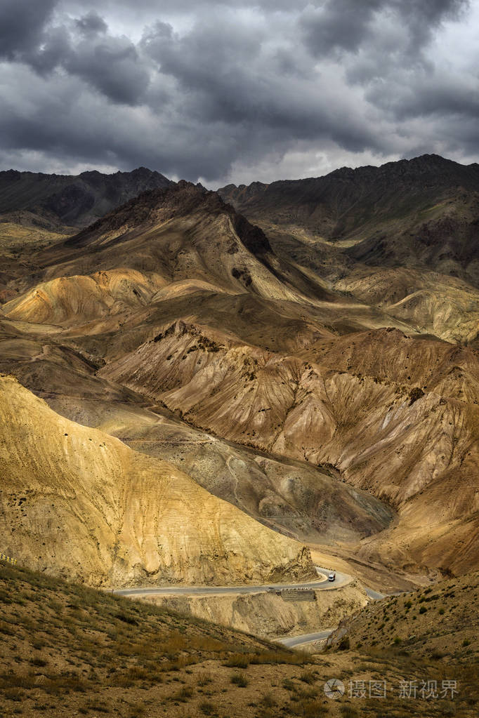 印度拉达克喜马拉雅扎斯卡尔山脉斯利那加莱赫公路上的fotula或fatula