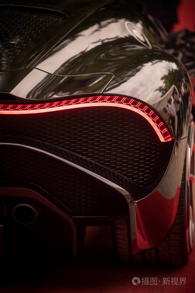 超级跑车的尾灯