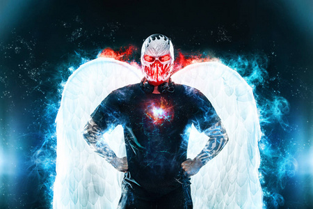 邪恶的黑衣人神秘的黑衣人,戴着白色翅膀的骷髅面具.