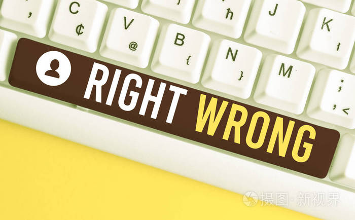 文字书写文字对错商业理念为在两个决策中选择正确和错误的一个使白色