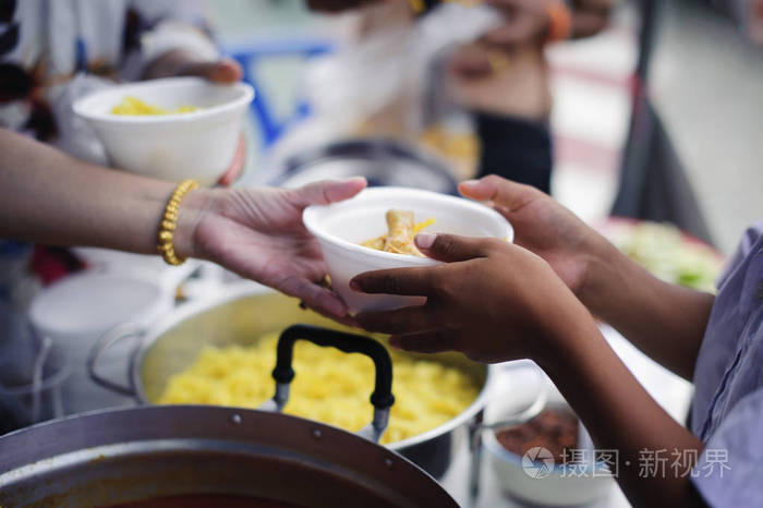 喂养 厨房 帮助 饥饿的 避难所 贫困 志愿服务 男人 工作