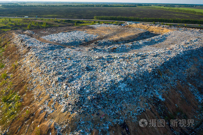 城市垃圾场或垃圾填埋场的鸟瞰图.