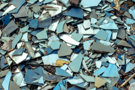 破碎的镜子碎片照片