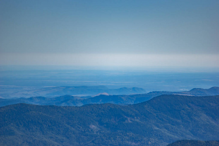 蓝雾中的群山照片