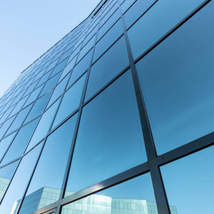 现代办公楼立面玻璃钢反射图片