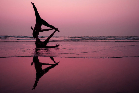 acoryoga元素,让你在海洋中保持力量和平衡——otan goa in照片
