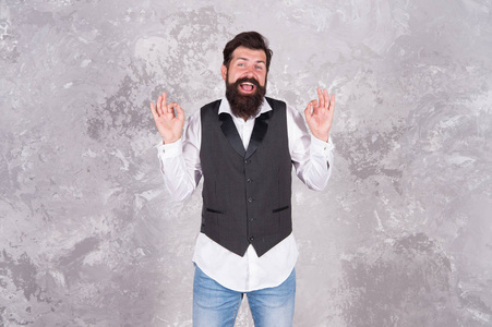 有胡子的犹太人.男人成熟胡子时尚穿着衬衫和背心.犹太节日.犹太传统.