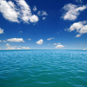 蓝色海水表面图片
