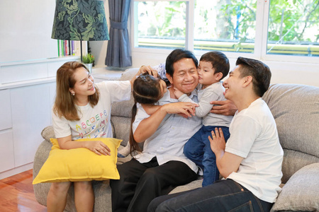 爸爸和爷爷图片