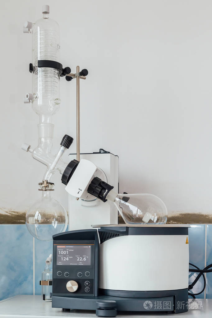 化学实验室中的现代旋转蒸发器