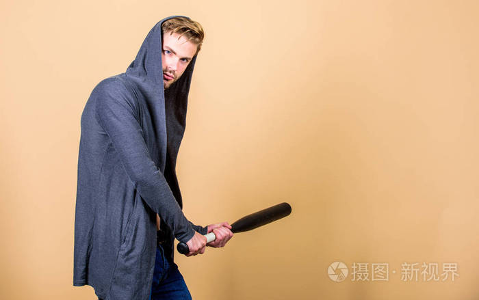 拿着棒球棒的人.性感肌肉男打架.侵略和愤怒.体育活动.充满活力.运动