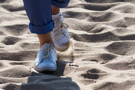 白色的沙滩的街道图片