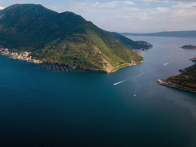 无人机航拍照片山边公路在智利的航拍照片印度尼西亚爪哇岛上的布罗莫