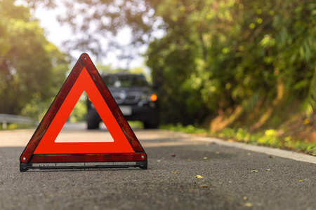 紧急三角形红色三角形,红色紧急停车标志,红色紧急停车标志和黑色停车