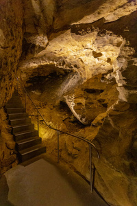 布达佩斯帕尔沃基洞穴图片