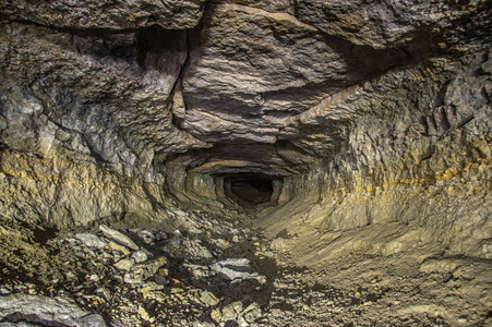 幽灵般的洞穴图片