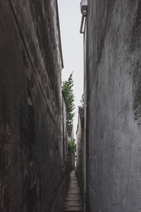 同里古镇的窄巷图片
