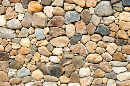 多种尺寸的岩石组合成石墙背景照片