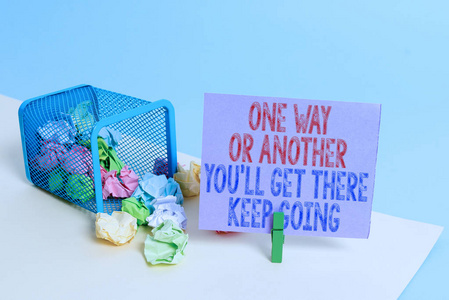 商业理念为不断尝试成功的垃圾桶皱巴巴的纸衣服夹子空提醒办公用品