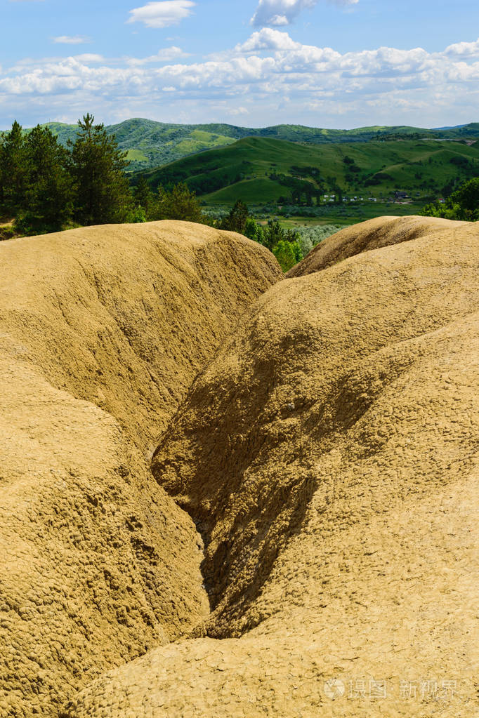 水蚀造成的巨大沟壑-森林砍伐效应照片-正版商用图片2opmxw-摄图新视
