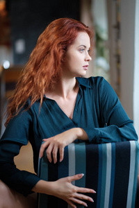 portrait of woman with long curly beautiful ginger hair. 照片