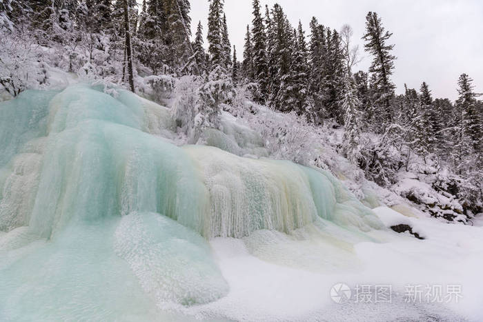 冬天 冰柱 冰瀑 季节 瀑布 斜坡 流动 闪耀 光泽 落下