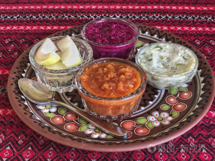 乌克兰餐桌上的各种开胃菜