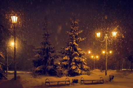 街道雪夜图片-街道雪夜素材-街道雪夜插画-摄图新视界