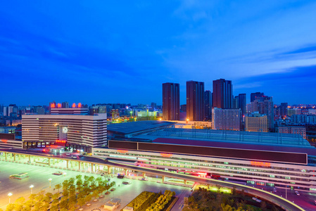 中国辽宁沈阳城市景观的蓝色时光照片